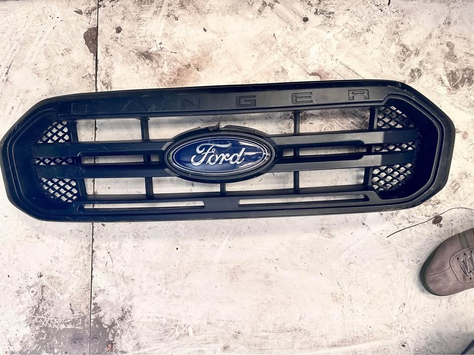 Ford ranger t8 top grill - Private Seller Ford ranger t8 top grill - Private Seller