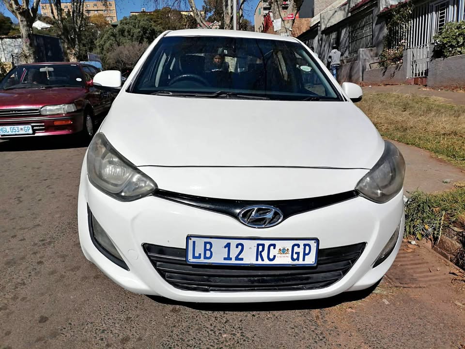 2013 HYUNDAI I20 MANUAL TRANSMISSION 1.4 IN EXCELLENT CONDITION