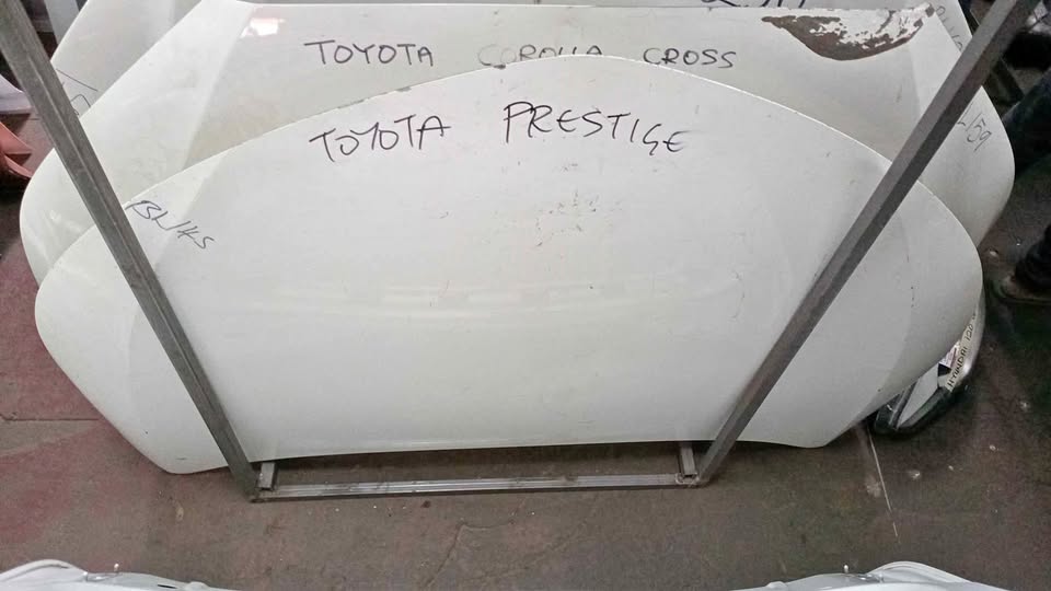 Toyota prestige bonnet - Private Seller Toyota prestige bonnet - Private Seller