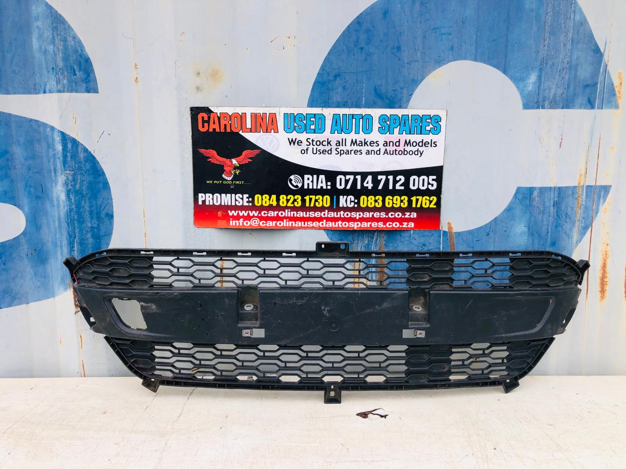 Mahindra KUV100 radiator grill (black) - Private Seller Mahindra KUV100 radiator grill (black) - Private Seller