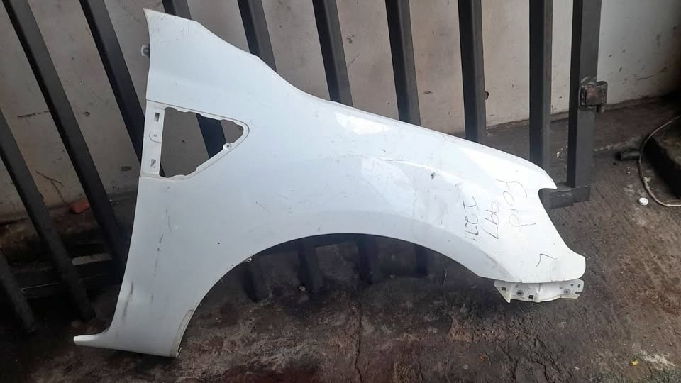 FORD RANGER T7 FENDER - Private Seller FORD RANGER T7 FENDER - Private Seller