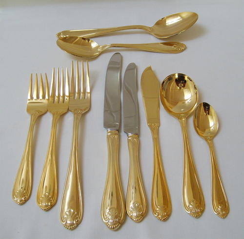 Table Classics 75-pc Gold Plated Cutlery Set