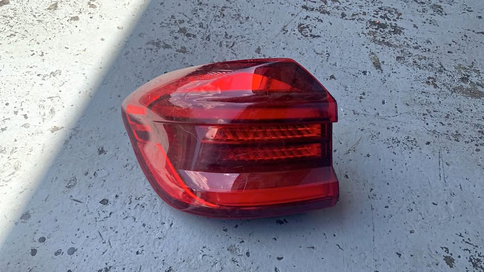 BMW G01 preface body tail light