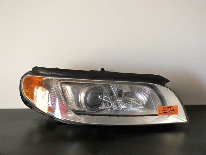 Volvo S80 Right Side Headlight !! - Private Seller Volvo S80 Right Side Headlight !! - Private Seller