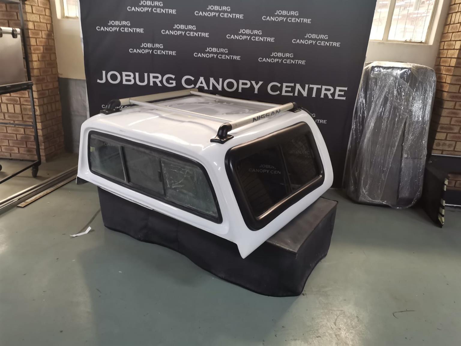 ISUZU 1998--2004 White club Canopy for sale - Private Seller ISUZU 1998--2004 White club Canopy for sale - Private Seller