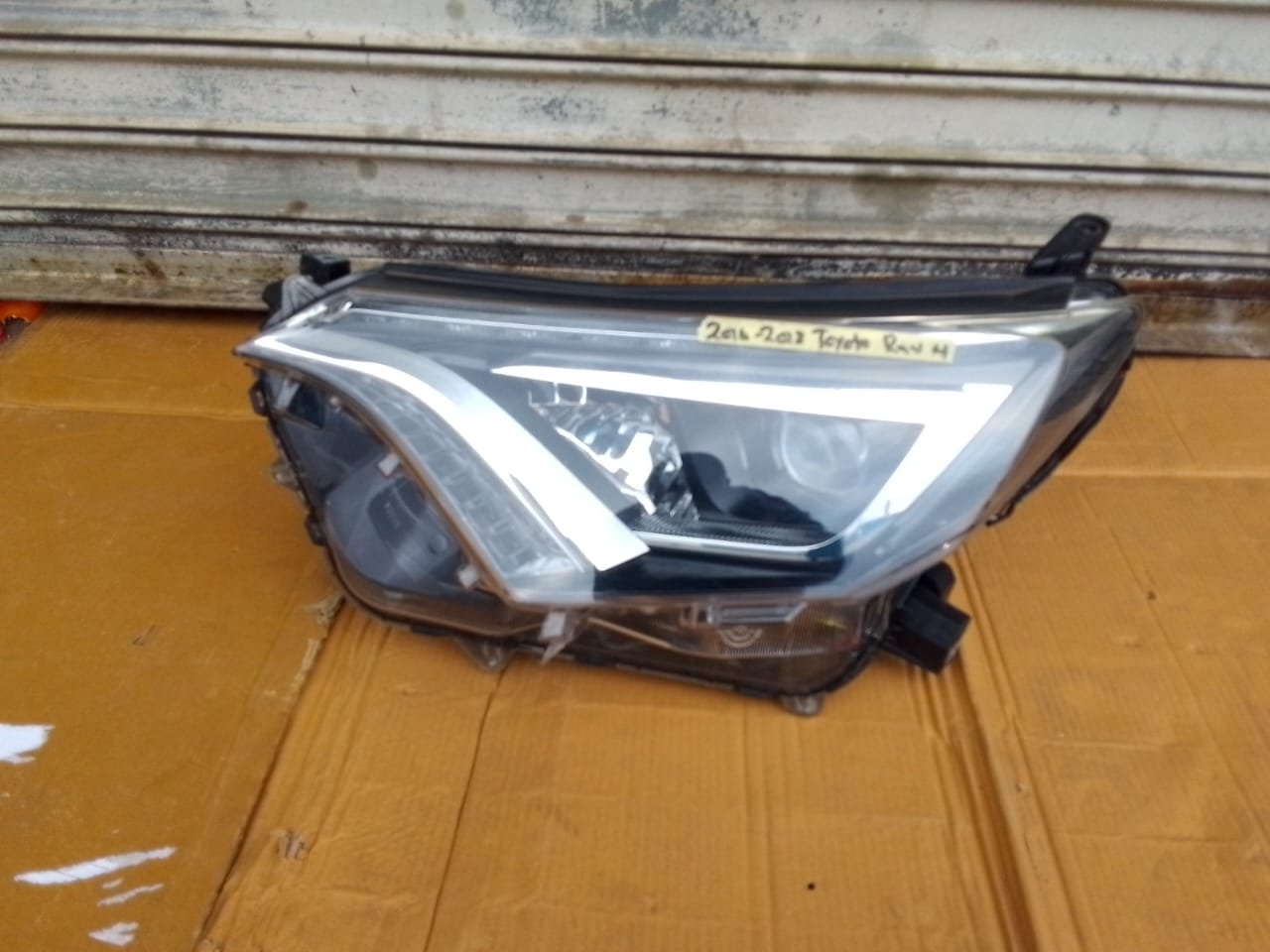 (2016-2018) TOYOTA RAV 4 LEFT SIDE XENON HEADLIGHT FOR SALE - Private Seller (2016-2018) TOYOTA RAV 4 LEFT SIDE XENON HEADLIGHT FOR SALE - Private Seller