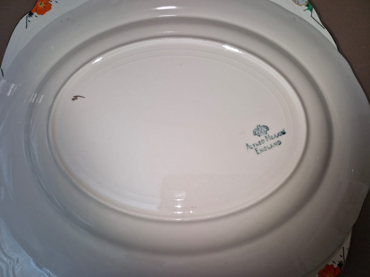 English Antique 2 Serving Plates, Price Negotiable. Please whatsapp me to arrang