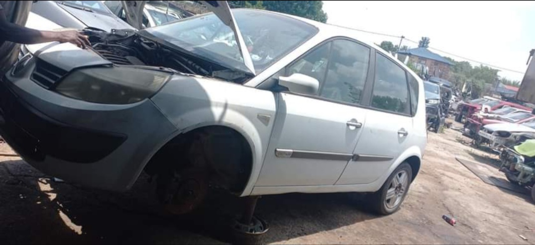 Renault scenic 2ltr 16v 2005 stripping