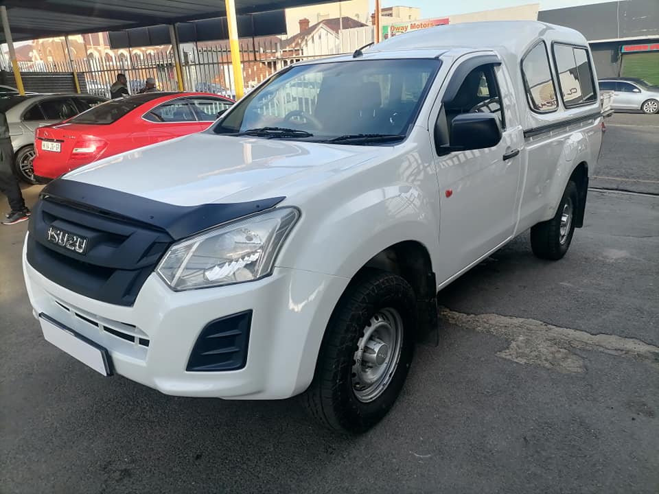 2017 Isuzu Bakkie KB250 With a Canopy