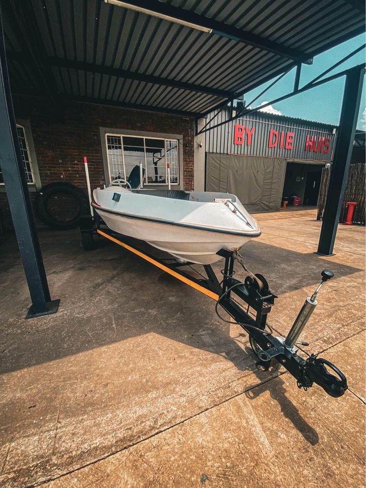 8 Seater Boat