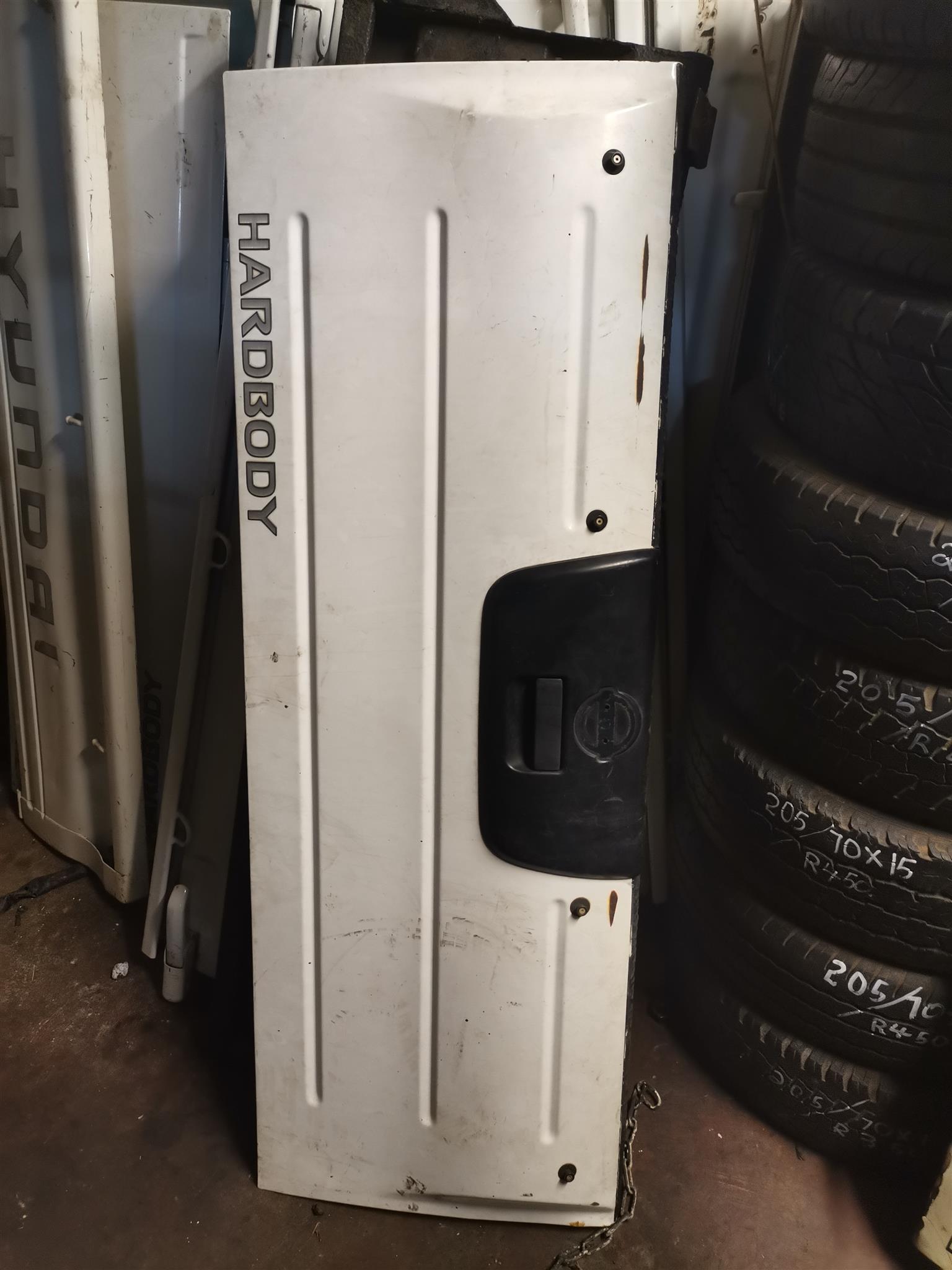 TAIL GATES FOR SALE DIFFERENT NISSAN