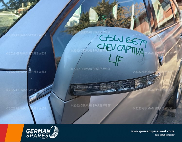 CHEV CAPTIVA 2.4 2013 USED DOOR MIRROR WITH INDICATOR FOR SALE - Private Seller CHEV CAPTIVA 2.4 2013 USED DOOR MIRROR WITH INDICATOR FOR SALE - Private Seller