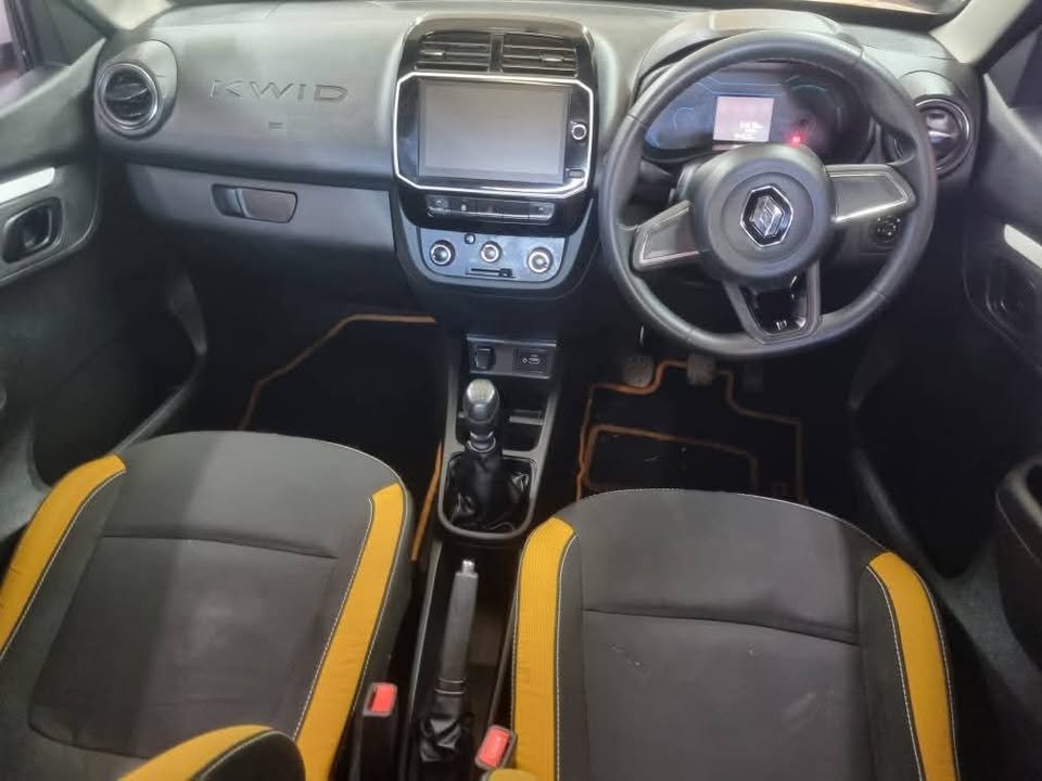 2022 Renault Kwid 1.0 Easy-R Automatic 54000km Mechanically Perfect with Canopy, Clothes Sea
