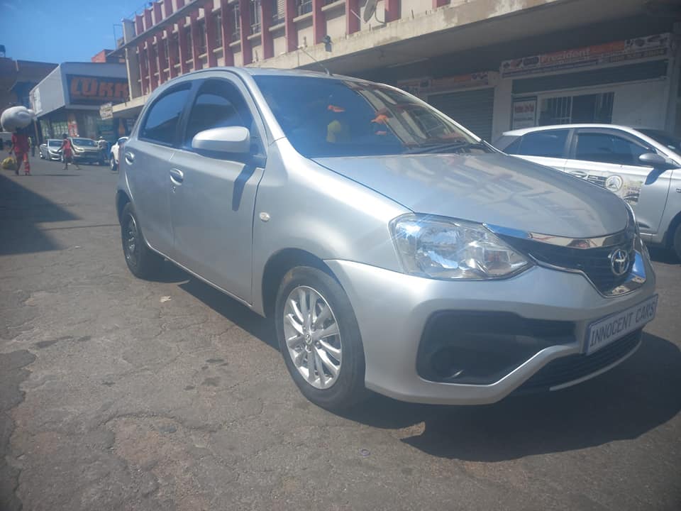 2017 TOYOTA ETIOS SEDAN 1.5 PETROL ENGINE, MANUAL, SILVER IN COLOR,