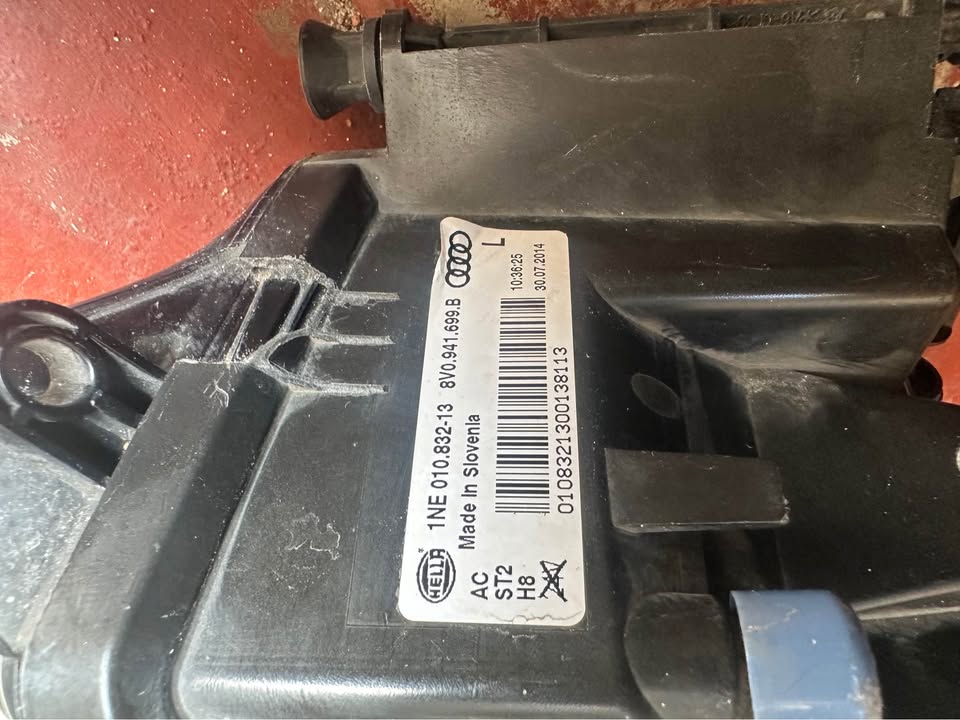 LEFT FOG LIGHT AUDI AV0-941-699-B 8V0941699B AU2593120 - Private Seller LEFT FOG LIGHT AUDI AV0-941-699-B 8V0941699B AU2593120 - Private Seller