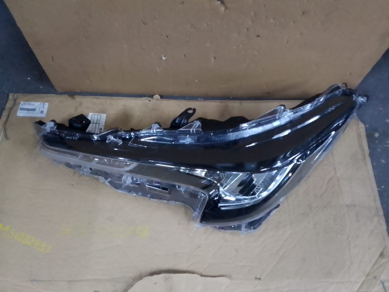 (2019-2023) TOYOTA COROLLA HYBRID LEFT SIDE NORMAL HEADGHT FOR SALE - Private Seller (2019-2023) TOYOTA COROLLA HYBRID LEFT SIDE NORMAL HEADGHT FOR SALE - Private Seller