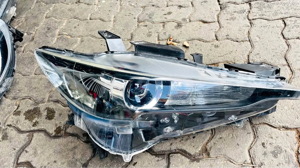 Mazda CX5 headlight 2017/21 - Private Seller Mazda CX5 headlight 2017/21 - Private Seller