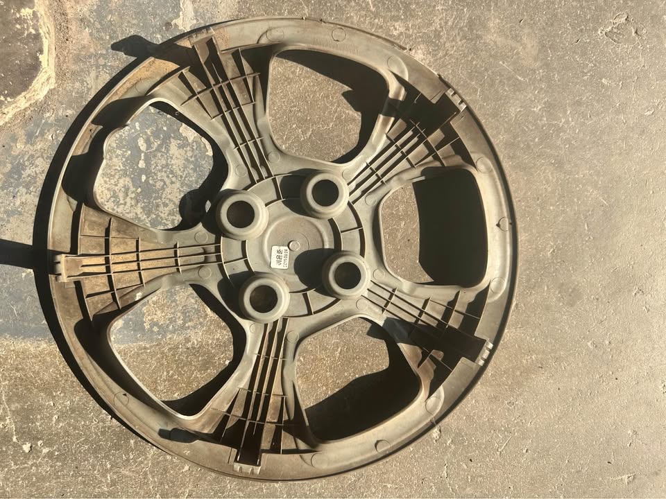 Kia wheel cover - Private Seller Kia wheel cover - Private Seller