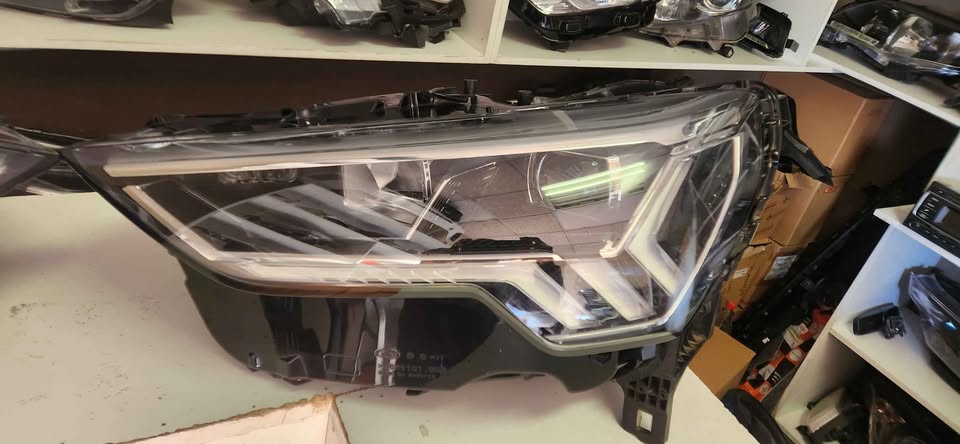 Audi Q3 Headlight super clean - Private Seller Audi Q3 Headlight super clean - Private Seller