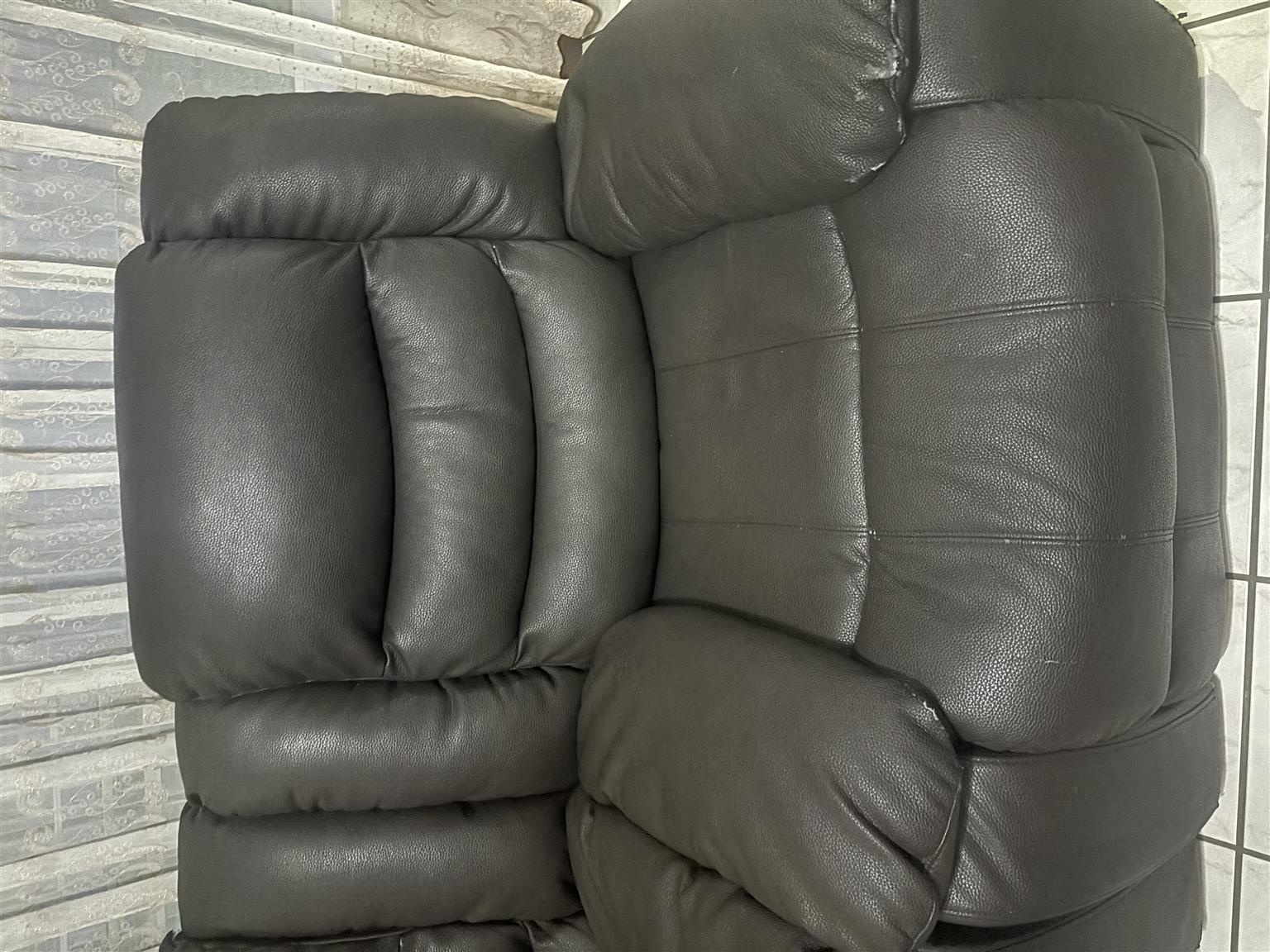 Used 3 piece recliner lounge suit for sale Junk Mail