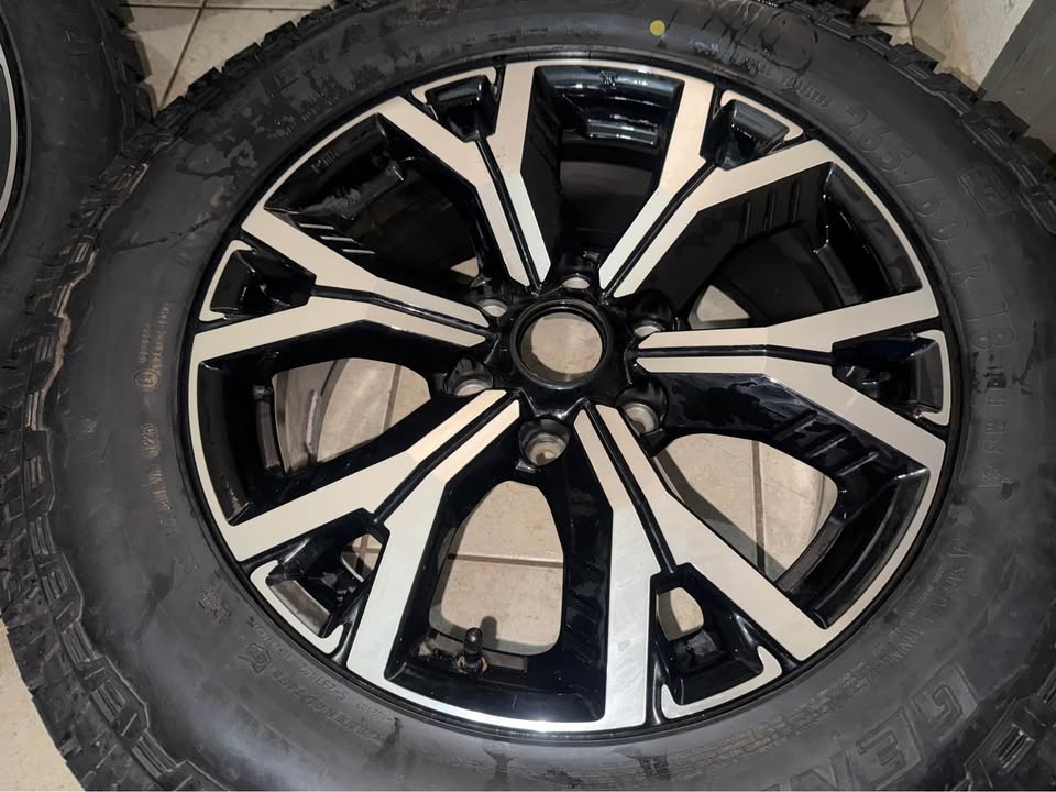 Isuzu new shape 18inch rim with 265/60R18 general grabber - Private Seller Isuzu new shape 18inch rim with 265/60R18 general grabber - Private Seller