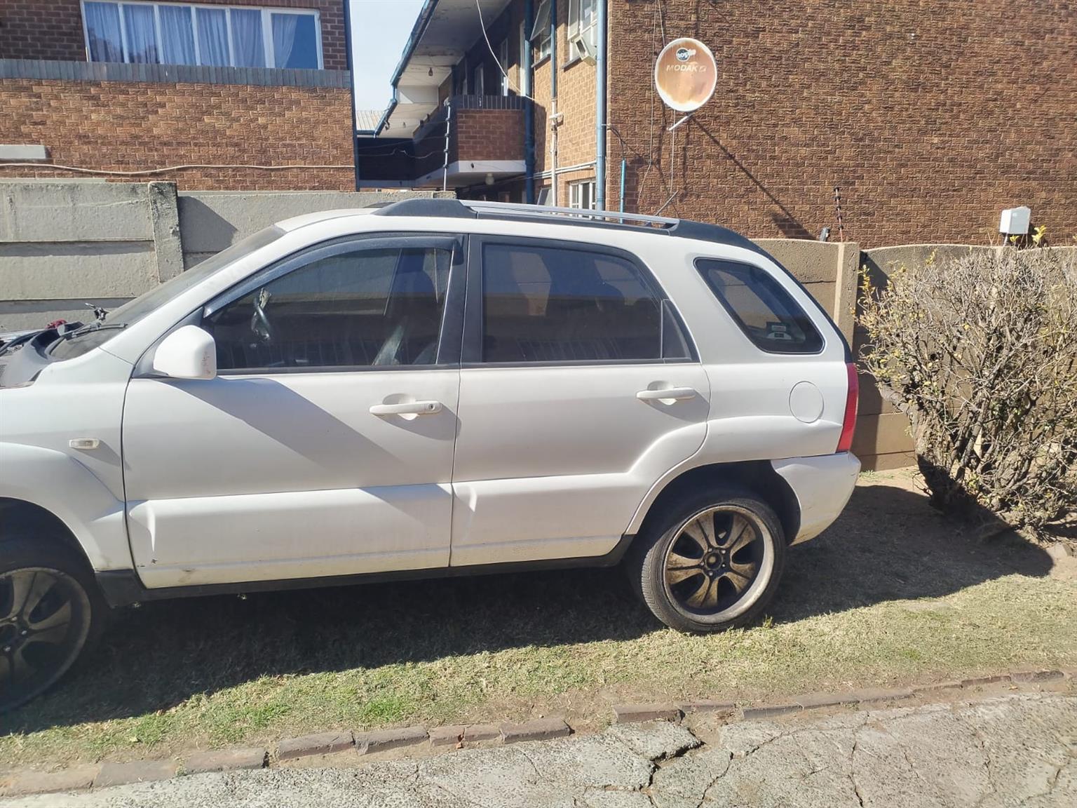 Kia sportage 2005 2l petrol stripping for spares