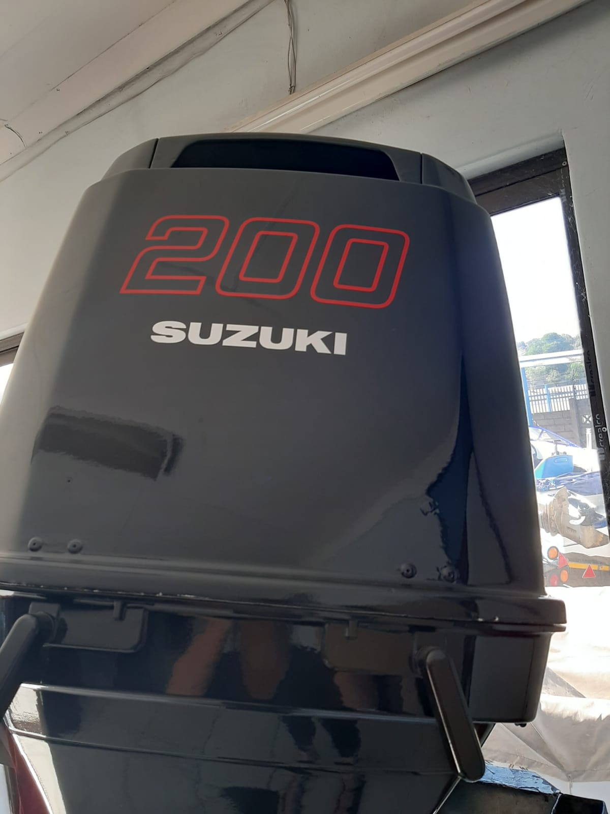 suzuki 200 outboard engine 
