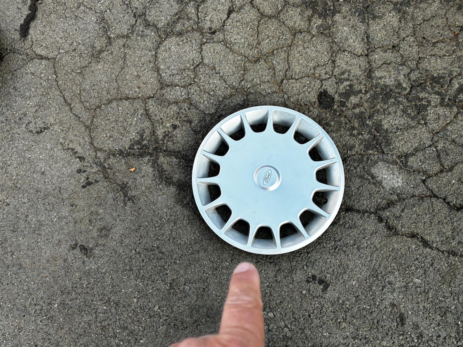 Toyota Hubcap 14"inch - Private Seller Toyota Hubcap 14"inch - Private Seller