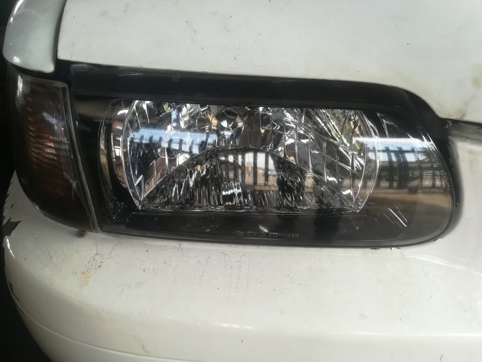 TOYOTA CONQUEST FRONT RIGHT HEADLIGHT - Private Seller