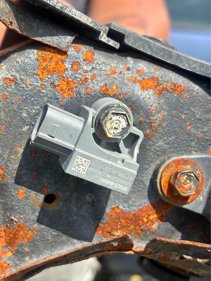 Hyundai Tucson 2021 Left crash sensor - Private Seller Hyundai Tucson 2021 Left crash sensor - Private Seller