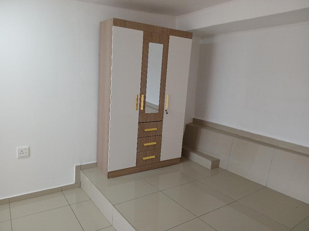 Ridgeway. Johannesburg South, 3 Bedroom Cottage with Open plan for rent