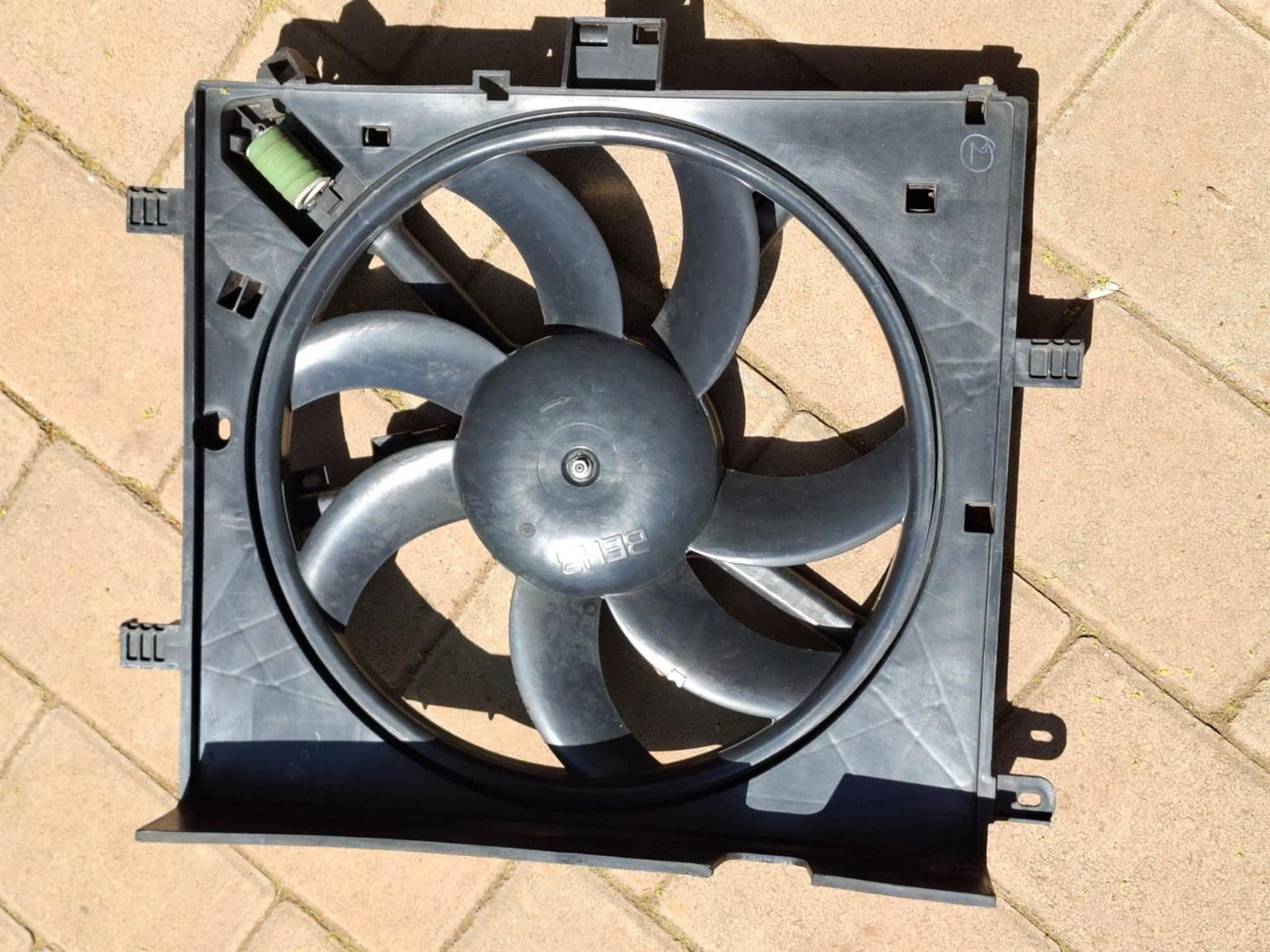 Shroud fan for Nissan Almera 1500 auto N17 - Private Seller