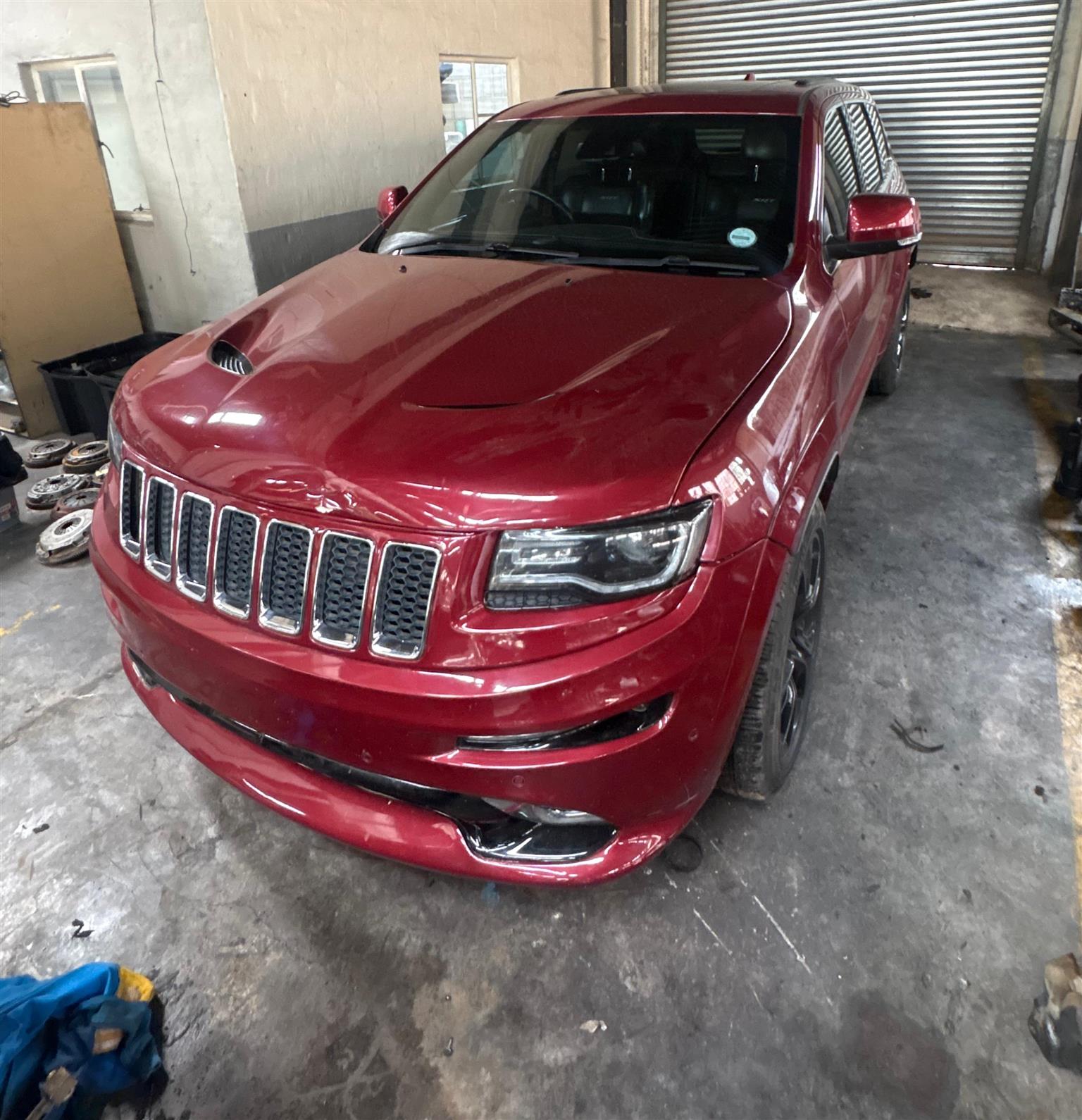 2014 Jeep Cherokee SRT Automatic transmission 6.4L HEMI Stripping for spares - Private Seller 2014 Jeep Cherokee SRT Automatic transmission 6.4L HEMI Stripping for spares - Private Seller