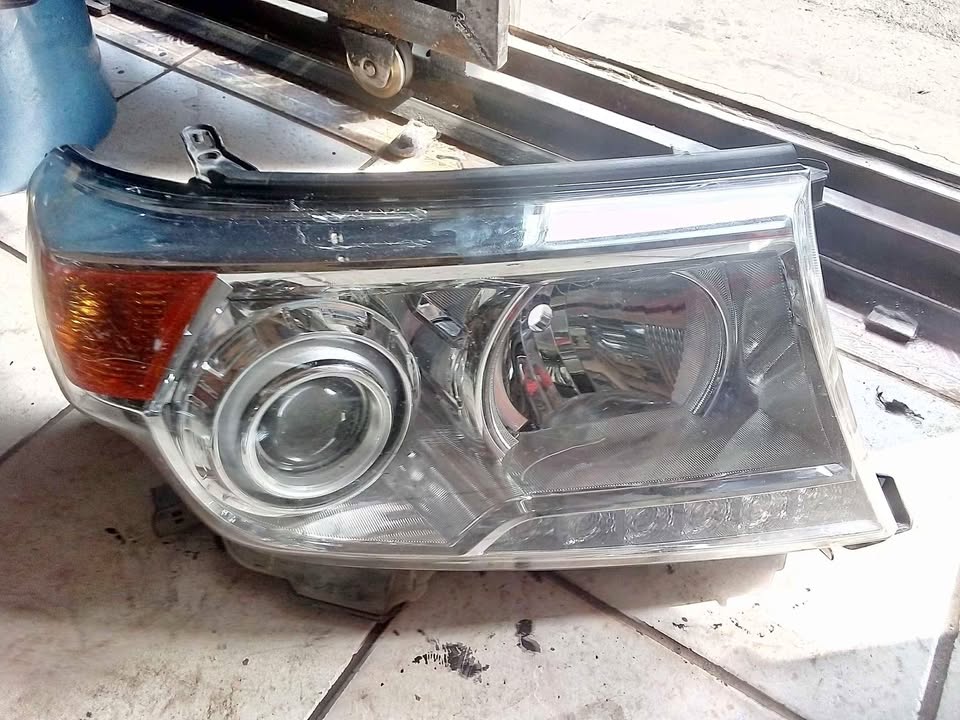 TOYOTA LAND CRUISER HEADLIGHT - Private Seller