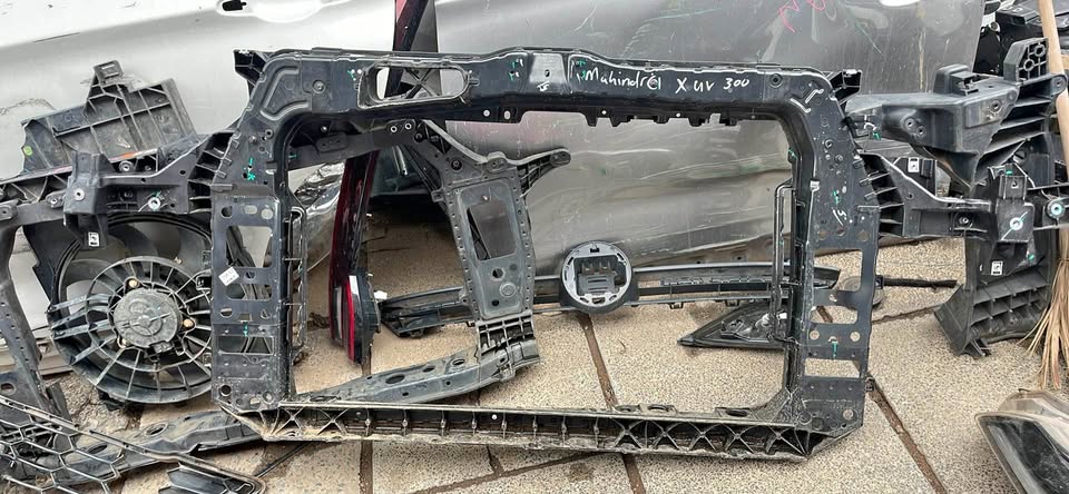 Mahindra XUV300 cradle - Private Seller Mahindra XUV300 cradle - Private Seller