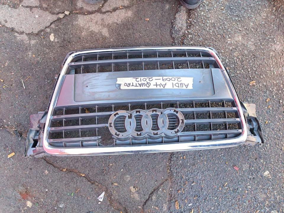Audi A4 Quattro 2009-2012 Grill - Private Seller Audi A4 Quattro 2009-2012 Grill - Private Seller