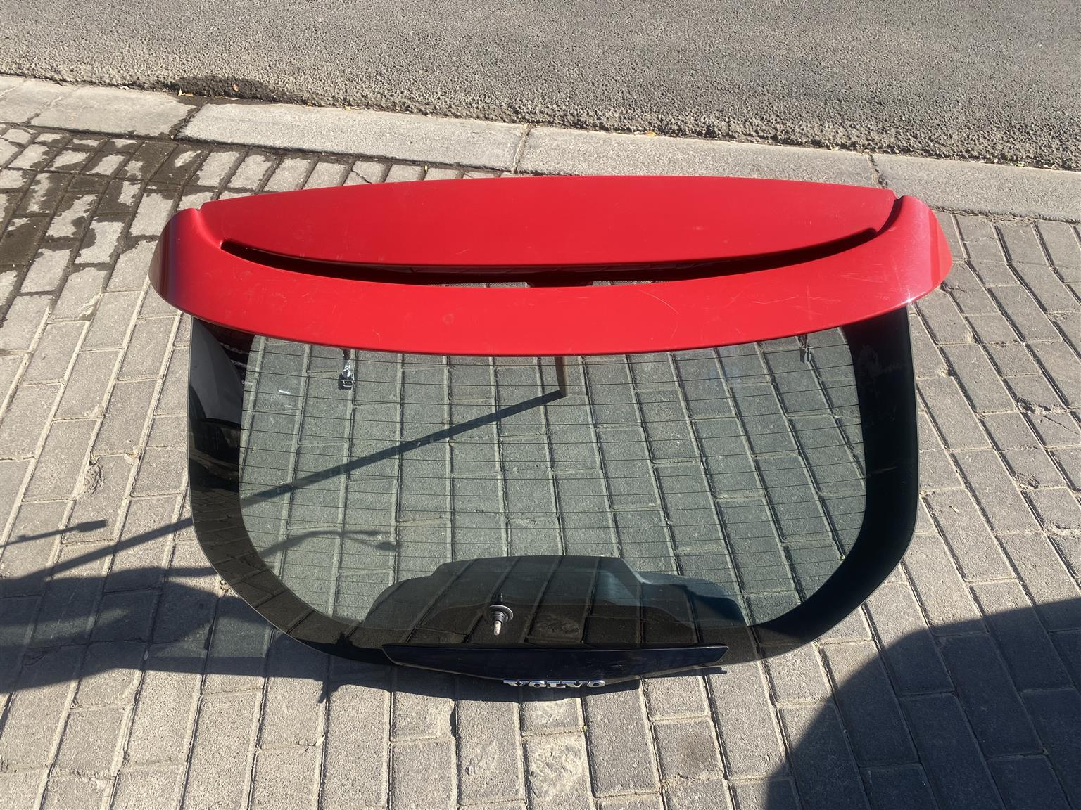 2013 VOLVO C30 COMPLETE TAILGATE FOR SALE. IN PRISTINE CONDITION