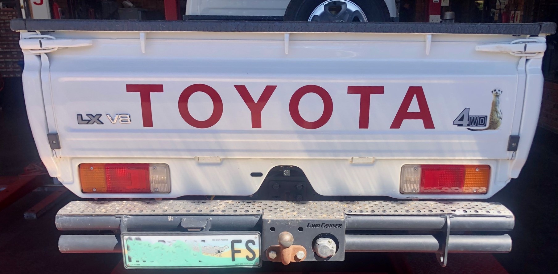 Toyota Landcruiser Rear Bumper with Tow Bar - Private Seller Toyota Landcruiser Rear Bumper with Tow Bar - Private Seller