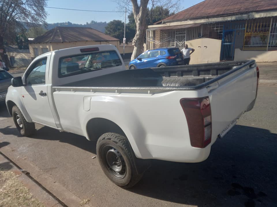 2017 ISUZU KB250 DIESEL FLEETSIDE, MANUAL, WHITE COLOR, MILEAGE 122000KMS