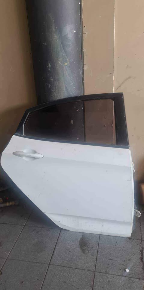 Hyundai accent driver door - Private Seller
