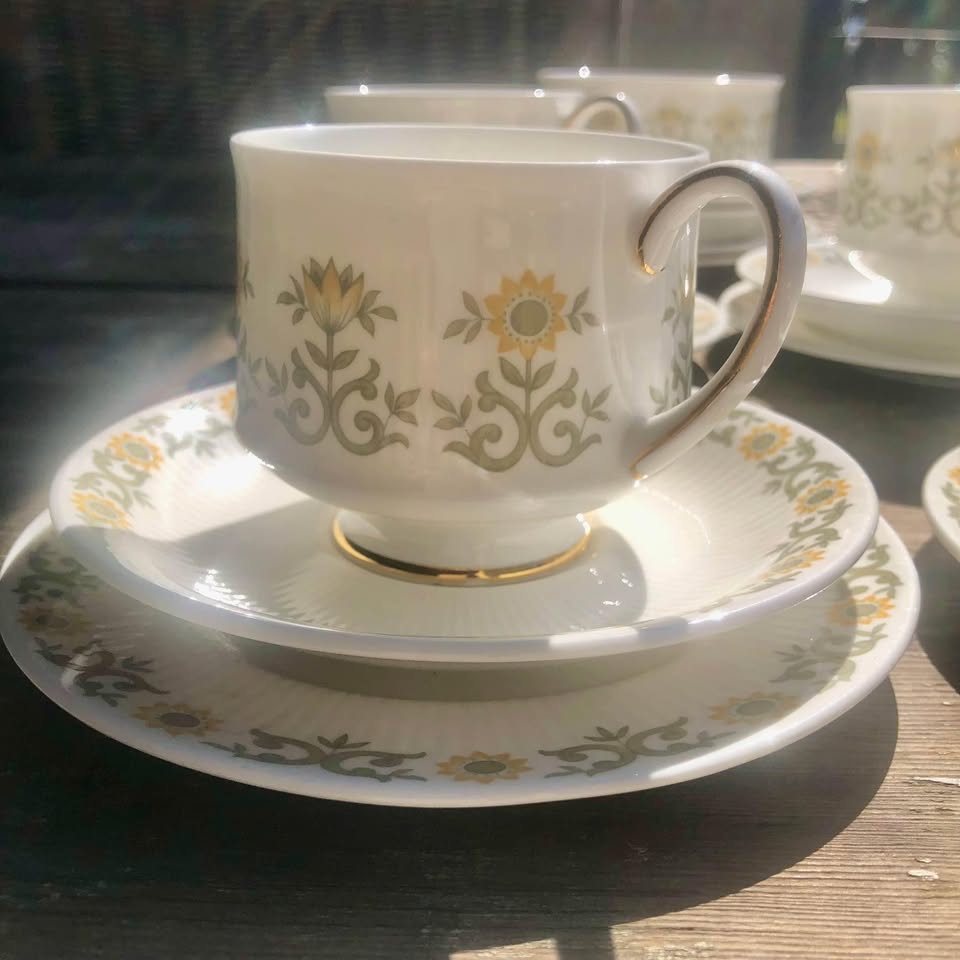 Vint Retro Paragon Fiona Fine Bone China Set 4 Cups Saucers, 2 extra saucers, 6 cake plates & sugar