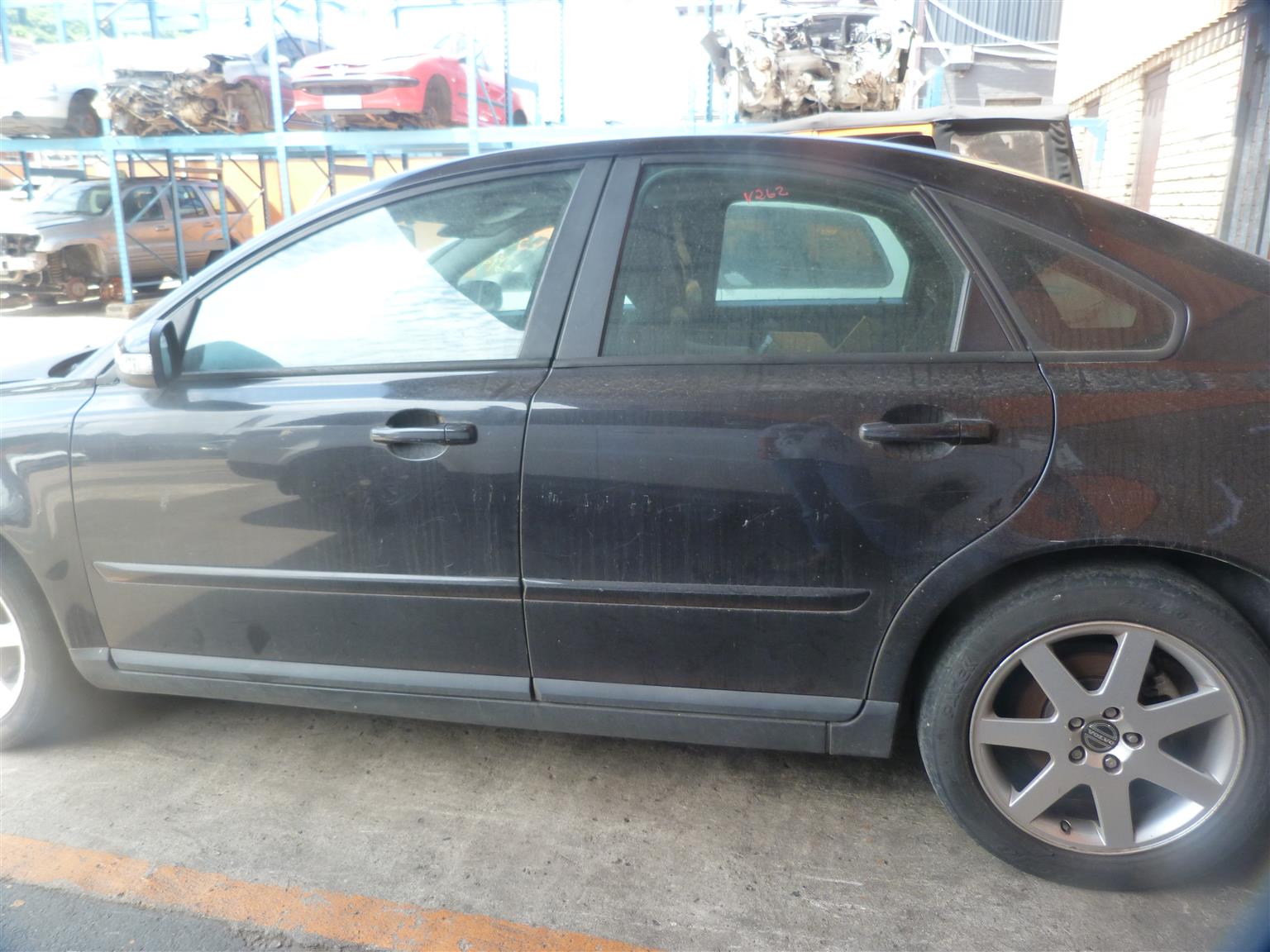 STRIPPING VOLVO S40 T5 A/T BLACK 2006 FOR SPARES - Private Seller STRIPPING VOLVO S40 T5 A/T BLACK 2006 FOR SPARES - Private Seller