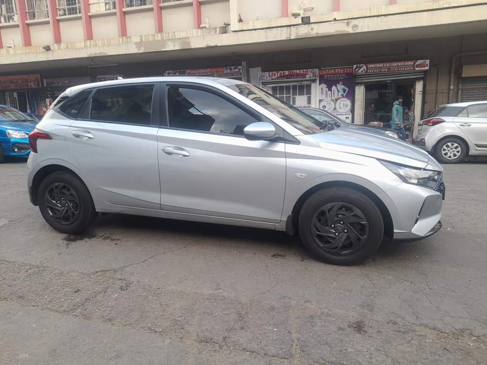 2023 HYUNDAI i20 1.2 MANUAL 6800KM FSH EXCELLENT CONDITION CONTACT LEON ON