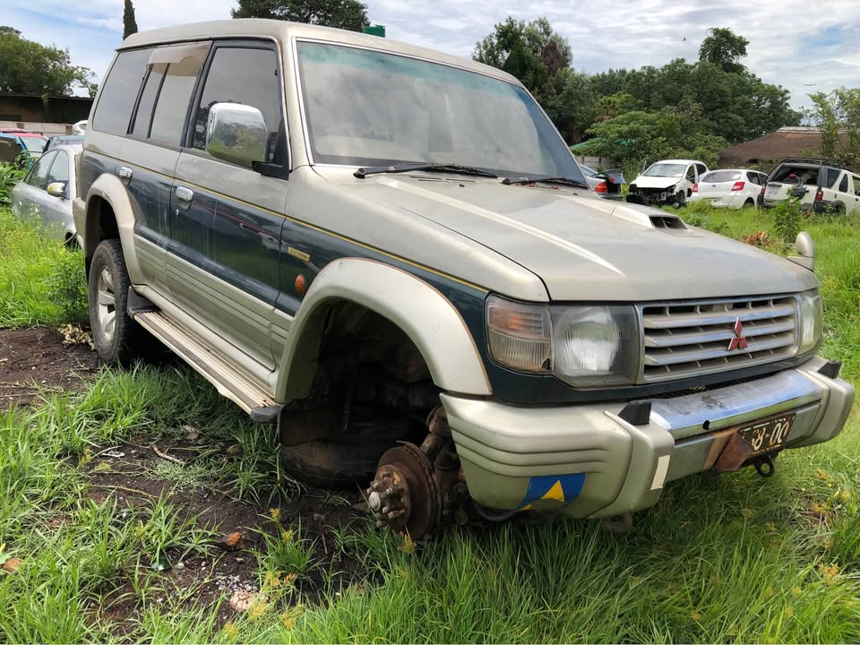 Mitsubishi Pajero 2.8 stripping for parts