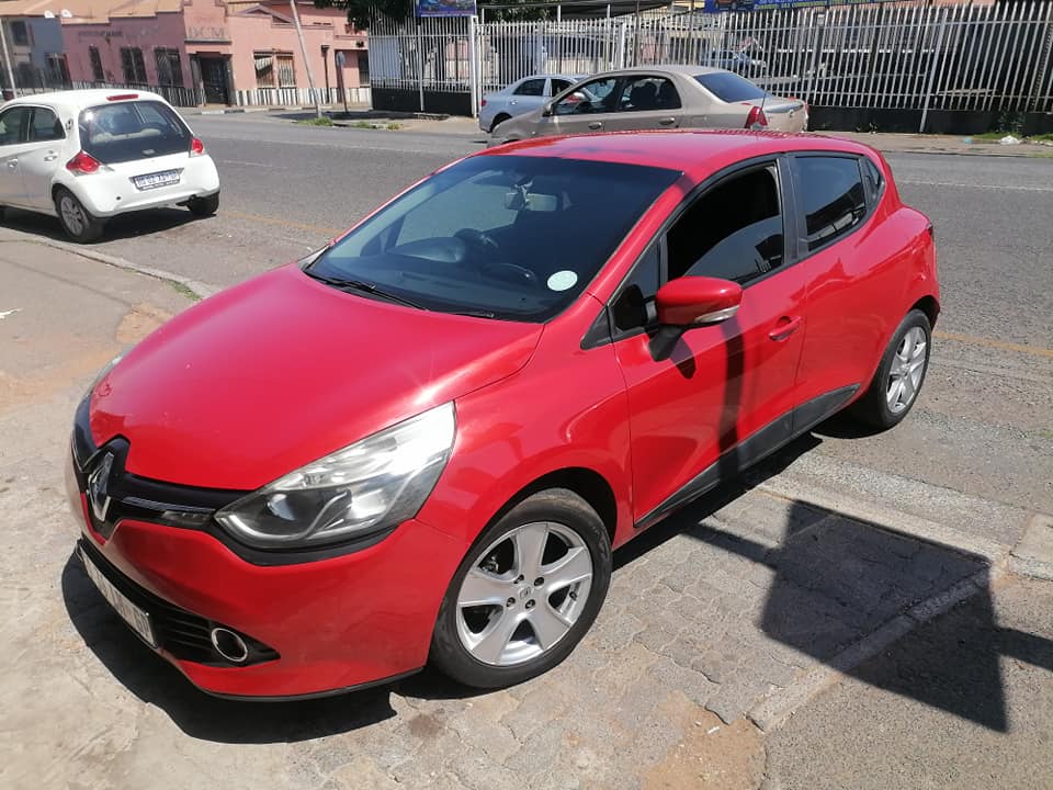 2013 Renault Clio 900T Turbo with a Nice interior seat