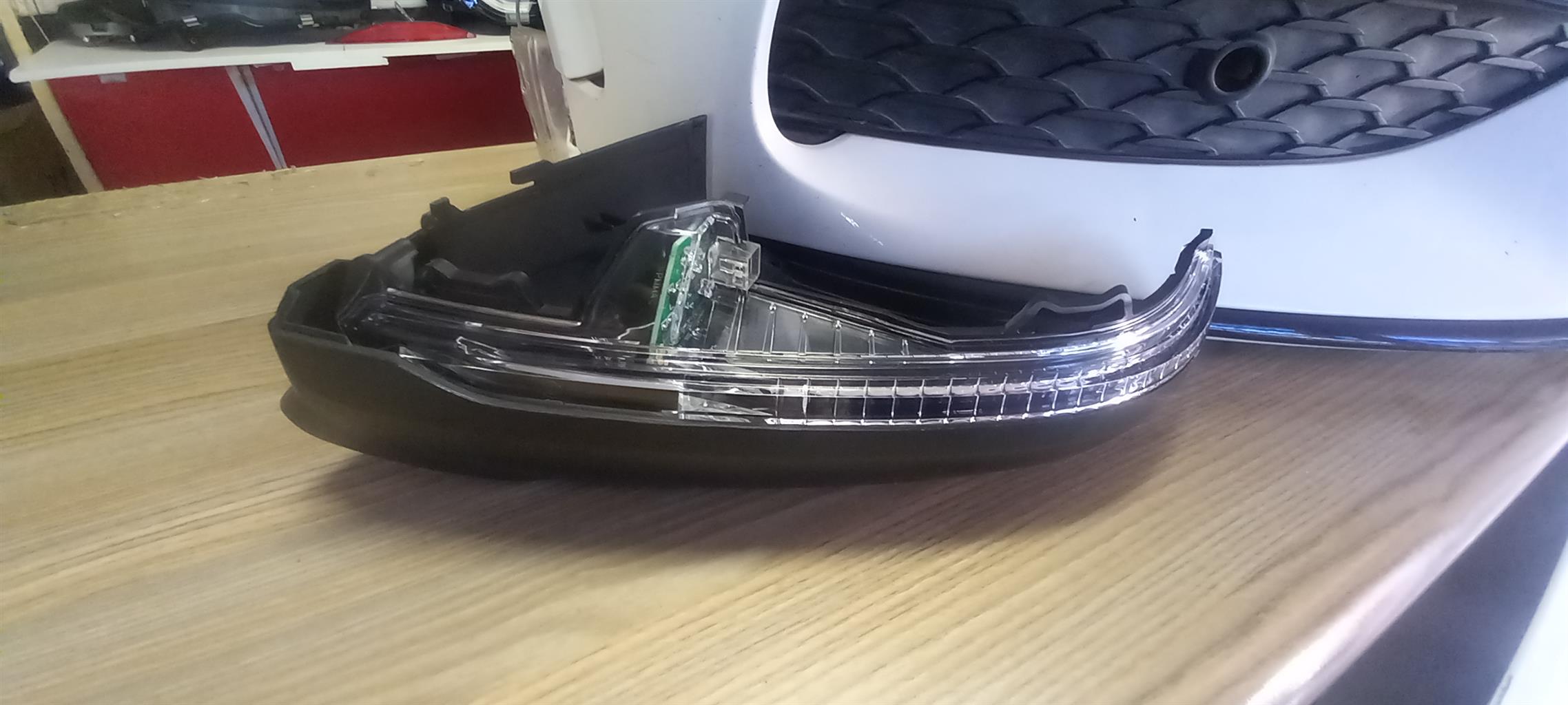 2017(LEFT) AUDI Q7 MIRROR COVER WITH AN INDICATOR LIGHT FOR SALE - Private Seller 2017(LEFT) AUDI Q7 MIRROR COVER WITH AN INDICATOR LIGHT FOR SALE - Private Seller