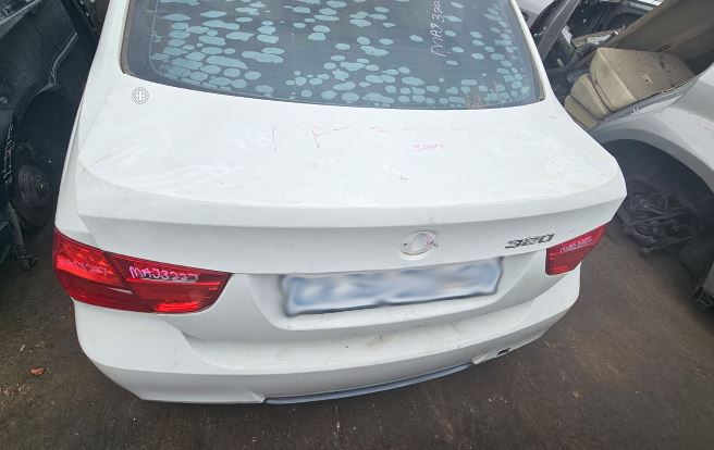 2011 BMW E90 Used White Boot Lid for Sale - Private Seller 2011 BMW E90 Used White Boot Lid for Sale - Private Seller