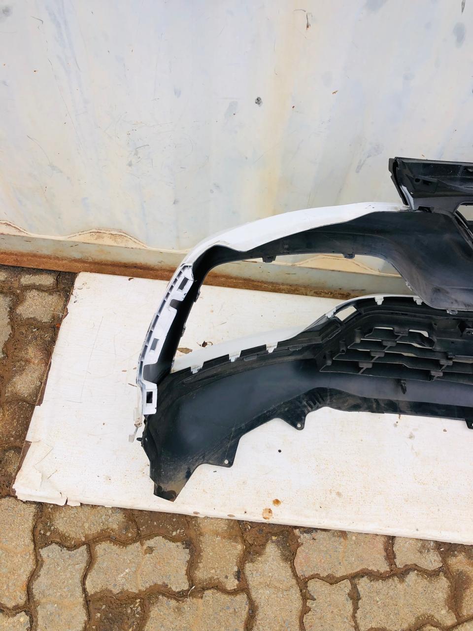 Renault Kiger front bumper with upper grill and spoiler - Private Seller Renault Kiger front bumper with upper grill and spoiler - Private Seller