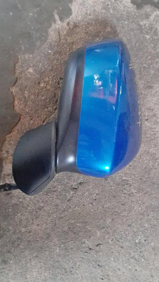 2015 MAZDA CX5 RIGHT SIDE MIRROR - Private Seller 2015 MAZDA CX5 RIGHT SIDE MIRROR - Private Seller