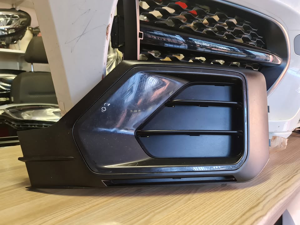 2019 AUDI Q2 FOGLIGHT COVERS LEFT AND RIGHT FOR SALE IN EXCELLENT CONDITION - Private Seller 2019 AUDI Q2 FOGLIGHT COVERS LEFT AND RIGHT FOR SALE IN EXCELLENT CONDITION - Private Seller